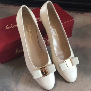 Salvatore Ferragamo Nude Leather Pumps 8.5 AA